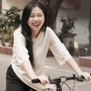 Người đàn ông mua lại chính căn phòng trọ từng thuê hồi sinh viên rồi chìa ra 1 thứ khiến cô bé hàng xóm "đứng hình"